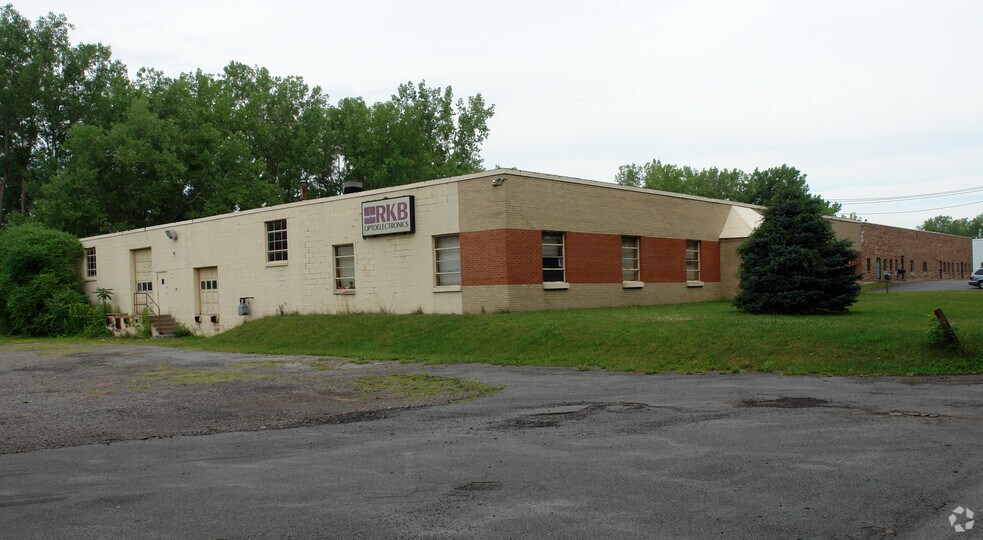 6677 Moore Rd, Mattydale, NY à louer - Photo du bâtiment - Image 2 de 10