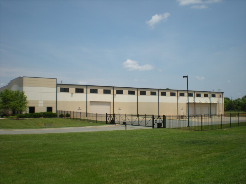 1020 Corporate Park Dr, Mebane, NC for lease - Building Photo - Image 1 of 1