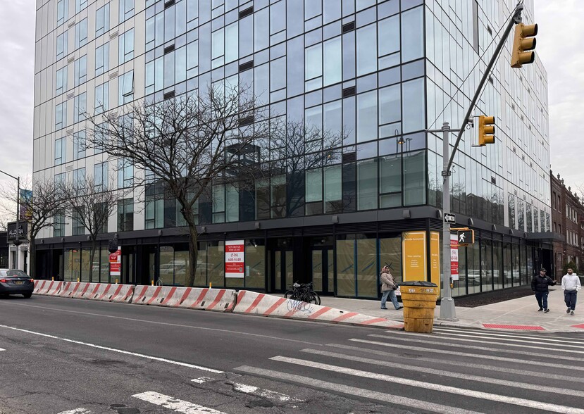45-02 Queens Blvd, Sunnyside, NY for lease - Primary Photo - Image 1 of 1