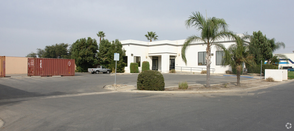 635 N Plaza Dr, Visalia, CA for lease - Building Photo - Image 2 of 5