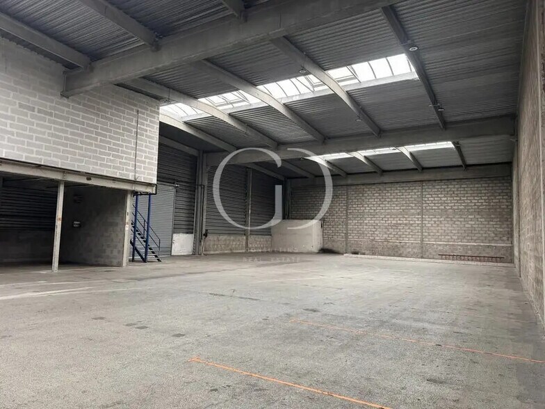 Industrial in Chassieu for lease - Interior Photo - Image 3 of 6