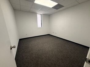 7506-7560 NW 70th St, Miami, FL à louer Photo intérieure- Image 2 de 21
