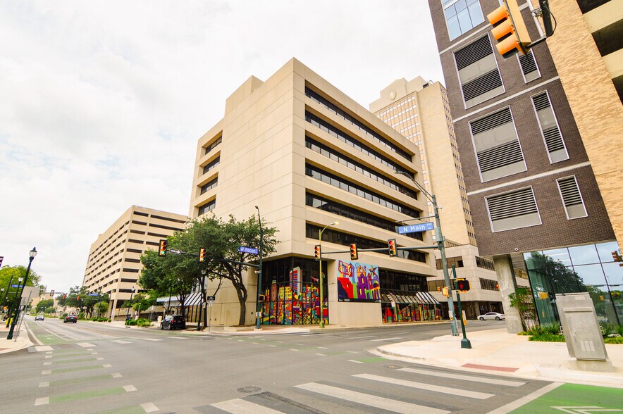 425 Soledad St, San Antonio, TX à louer - Photo du bâtiment - Image 1 de 13