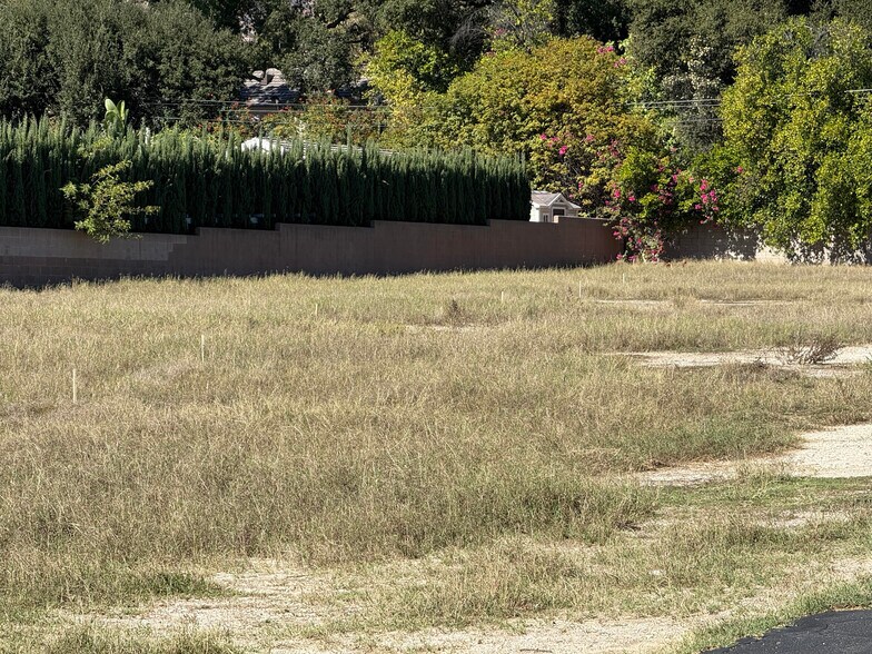 21 W Foothill Blvd, Arcadia, CA à louer - Photo du bâtiment - Image 2 de 2