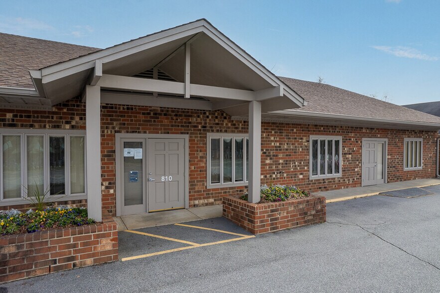 810 Lindsay St, High Point, NC à vendre - Photo du bâtiment - Image 3 de 23