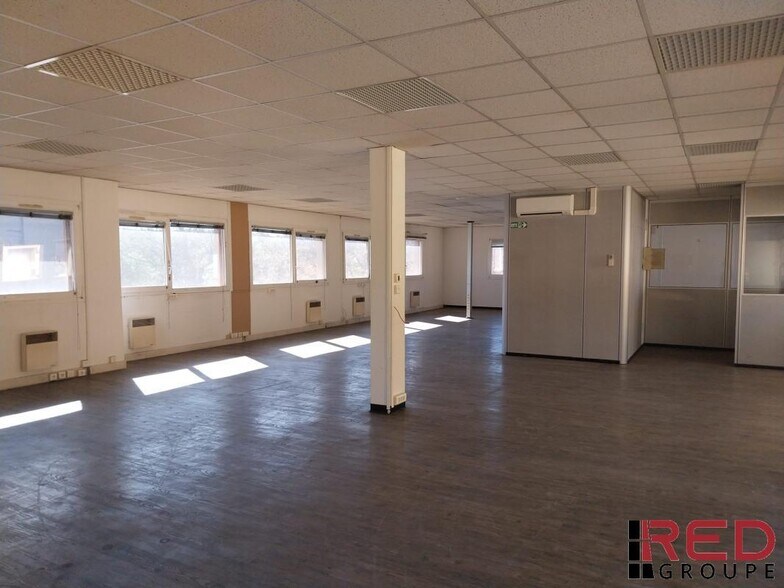 Office in Vitrolles for lease - Building Photo - Image 1 of 5