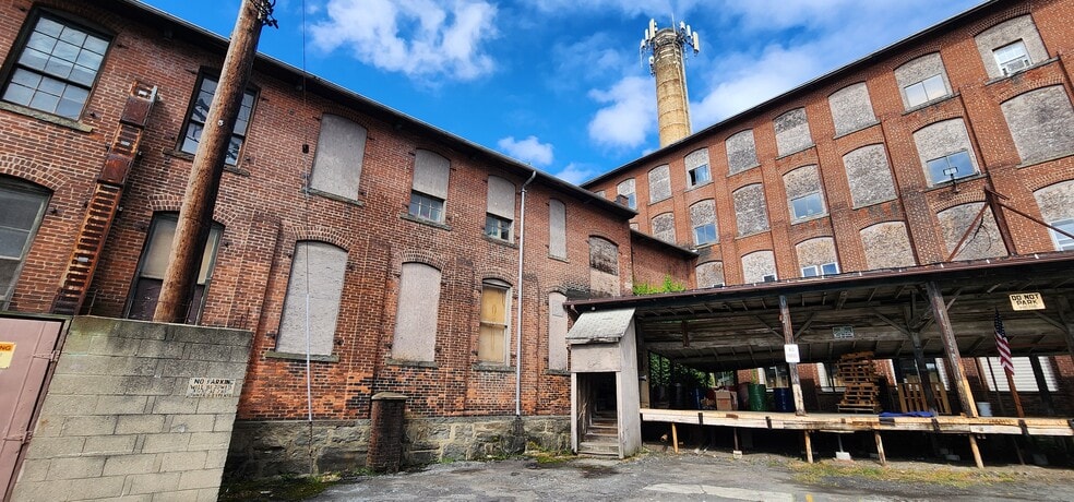 1669 Thomaston Ave, Waterbury, CT for lease - Building Photo - Image 3 of 14