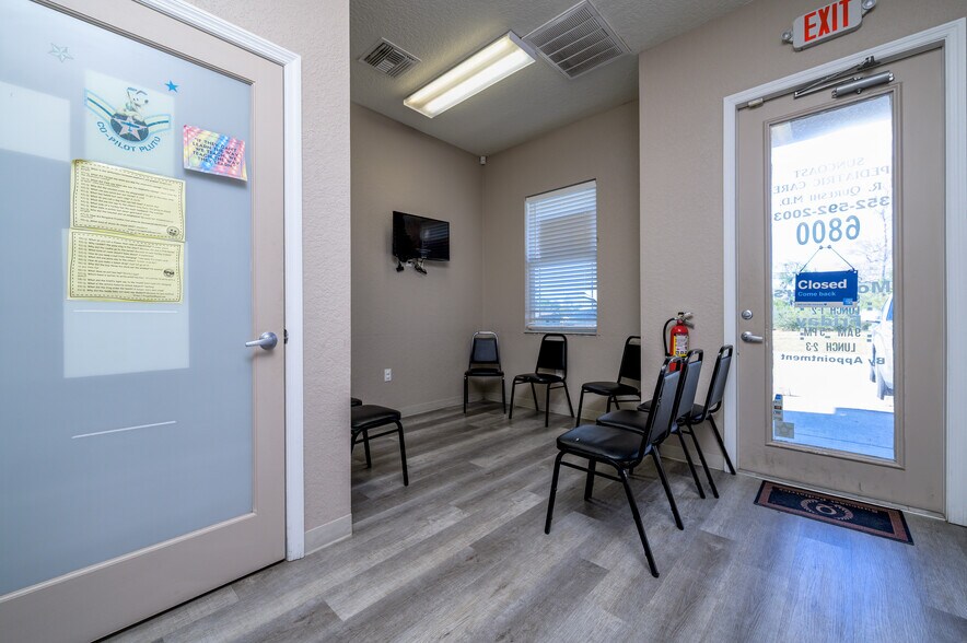 6800-6810 Mariner Blvd, Spring Hill, FL à vendre - Photo du bâtiment - Image 3 de 29