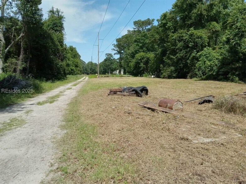 326 Spanish Wells Road, Hilton Head Island, SC à louer - Photo du bâtiment - Image 3 de 3