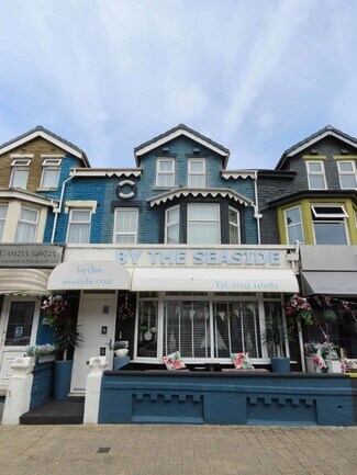 Plus de détails pour 22 St. Chads Rd, Blackpool - Services hôteliers à vendre