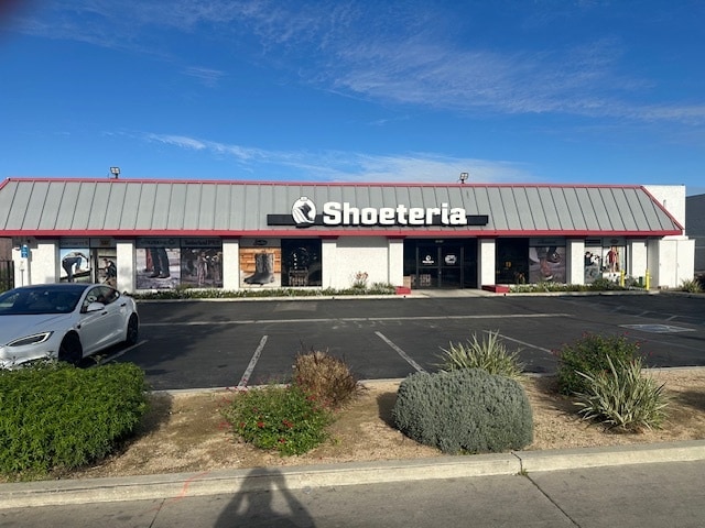 10015 Magnolia Ave, Riverside, CA for sale Primary Photo- Image 1 of 17