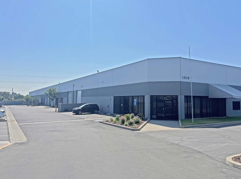 13106-13110 Avalon Blvd, Los Angeles, CA for lease - Building Photo - Image 1 of 6