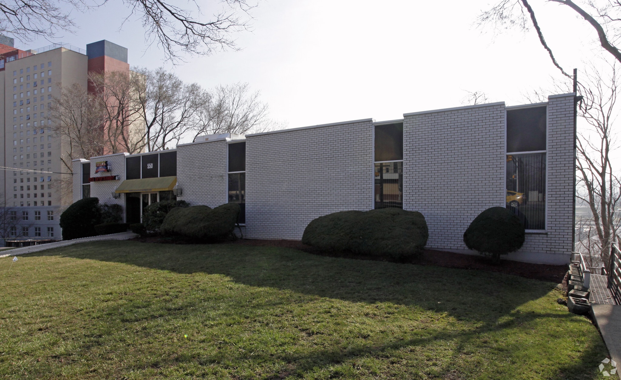 550 County Ave, Secaucus, NJ à louer Photo principale- Image 1 de 16