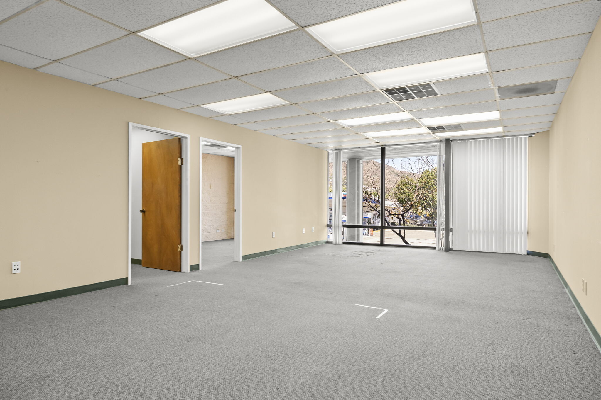 2580-2590 E Main St, Ventura, CA for lease Building Photo- Image 1 of 4