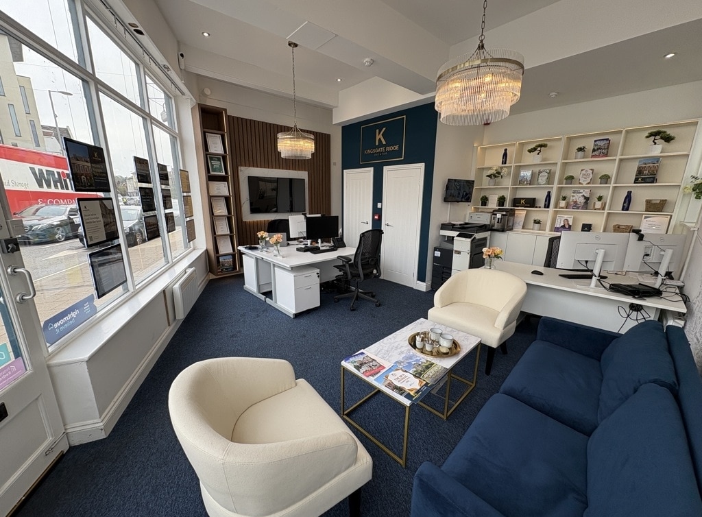 29 City Rd, Winchester for lease Interior Photo- Image 1 of 3