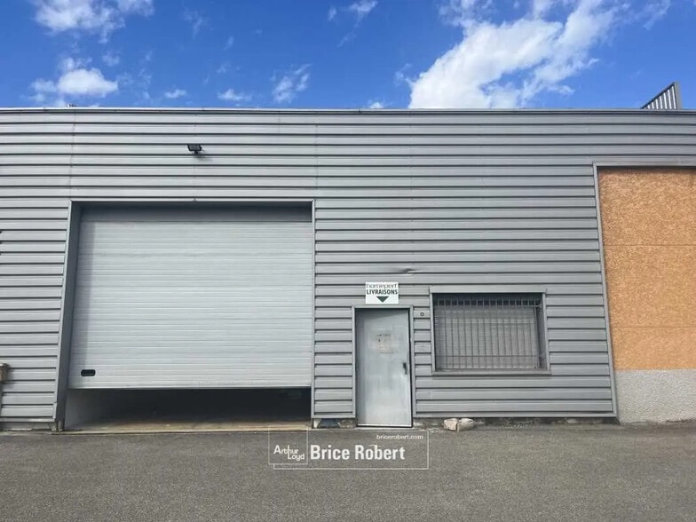 Office in Villeurbanne for lease - Building Photo - Image 1 of 5