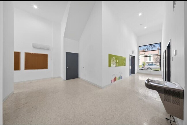 Plus de détails pour 14218 32nd Ave, Flushing, NY - Commerce de détail à vendre