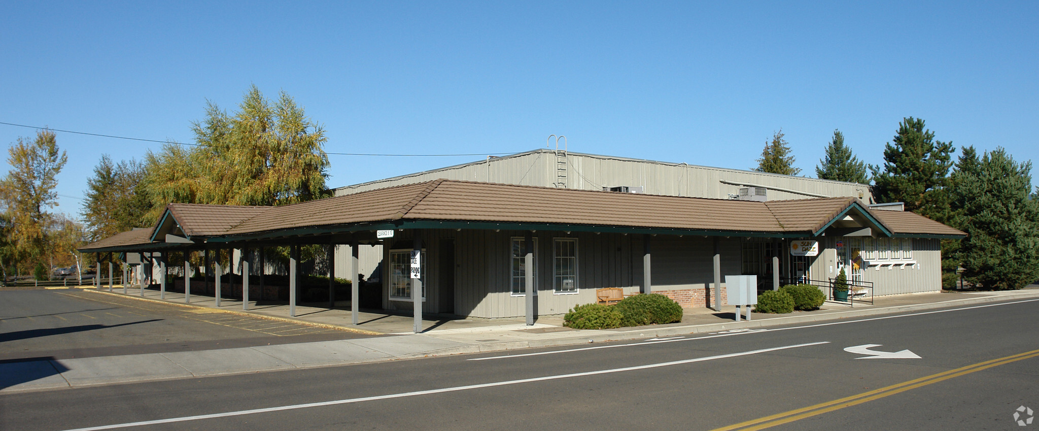 700-740 Row River Rd, Cottage Grove, OR for sale Building Photo- Image 1 of 1