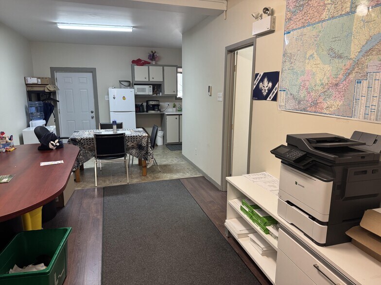 343 Av Saint-Laurent, Louiseville, QC à louer - Photo du bâtiment - Image 3 de 8