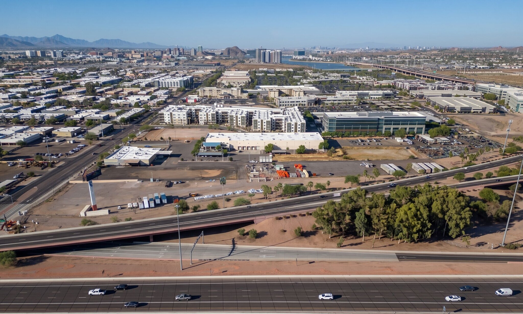 2150 E Rio Salado Pky, Tempe, AZ à louer Photo du bâtiment- Image 1 de 2
