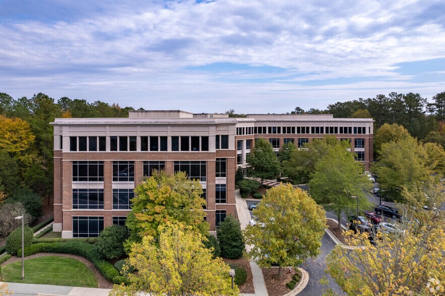 1414 Raleigh Rd, Chapel Hill, NC à louer - Photo du bâtiment - Image 2 de 26