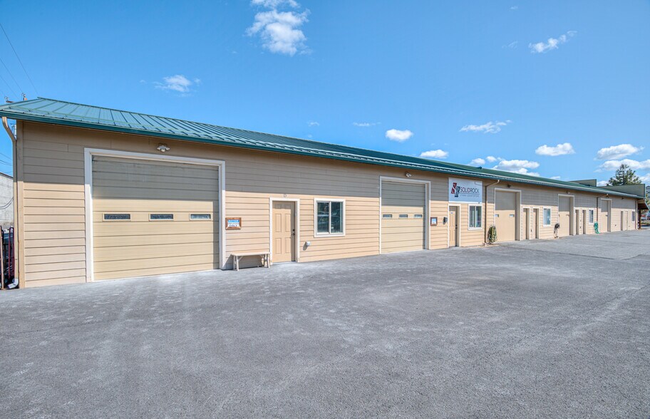 723 N Curtis Ct, Sisters, OR à vendre - Photo du bâtiment - Image 2 de 36