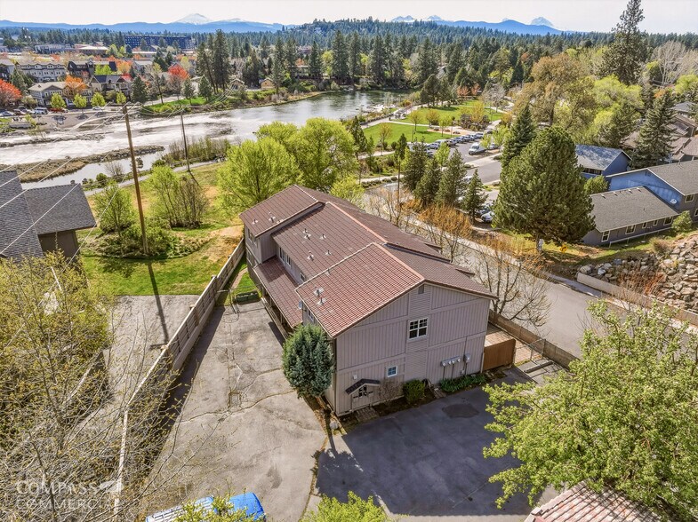 931 NW Carlon Ave, Bend, OR à vendre - Photo du bâtiment - Image 2 de 17