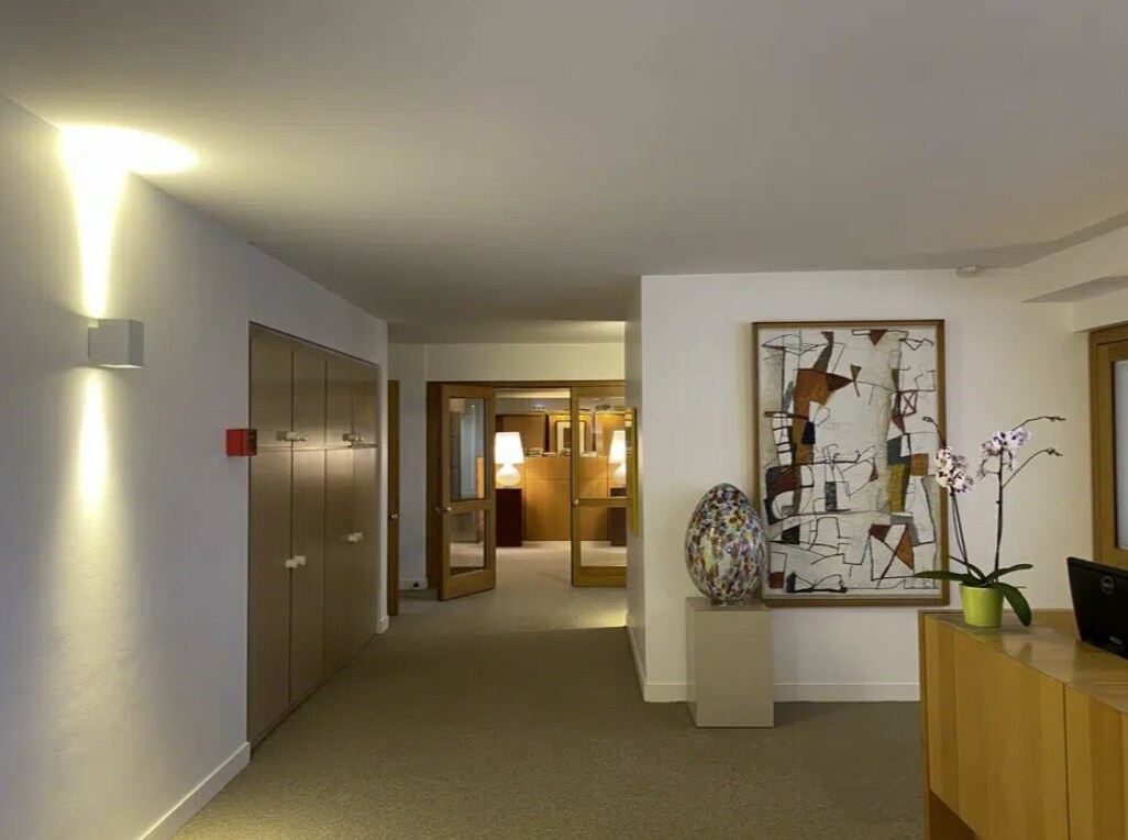 Lyon, RHO 69003 - - - Interior Photo - Image 1 of 9