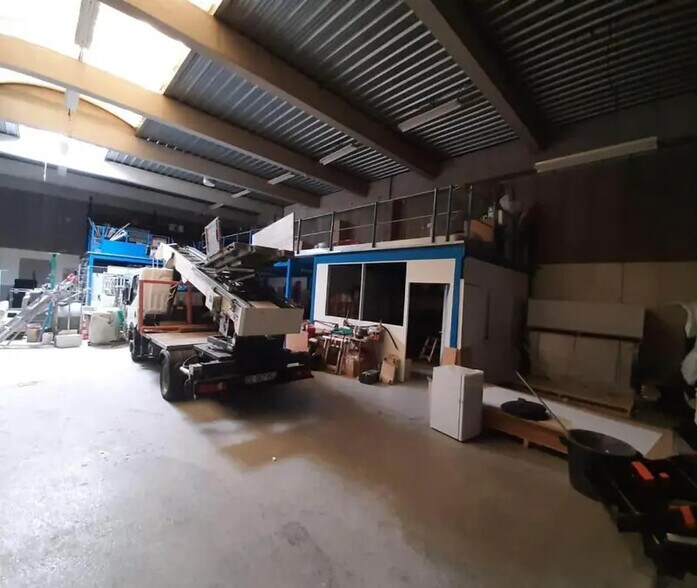 Flex in Argenteuil for lease - Interior Photo - Image 2 of 7