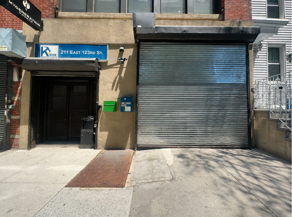 211 E 123rd St, New York, NY à louer Photo du bâtiment- Image 1 de 10