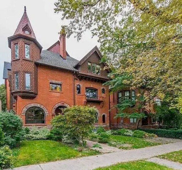 173-175 Madison Ave, Toronto, ON à vendre - Photo du bâtiment - Image 3 de 8