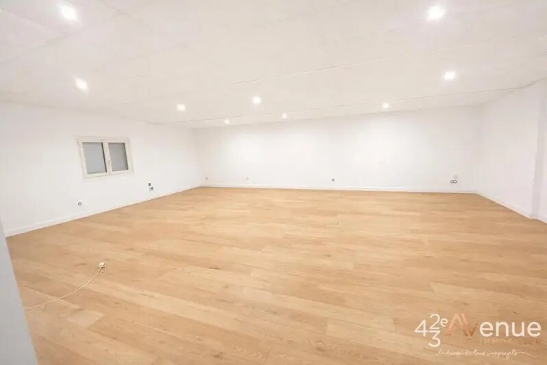 Flex in Saint-Martin-la-Plaine for sale - Interior Photo - Image 1 of 3