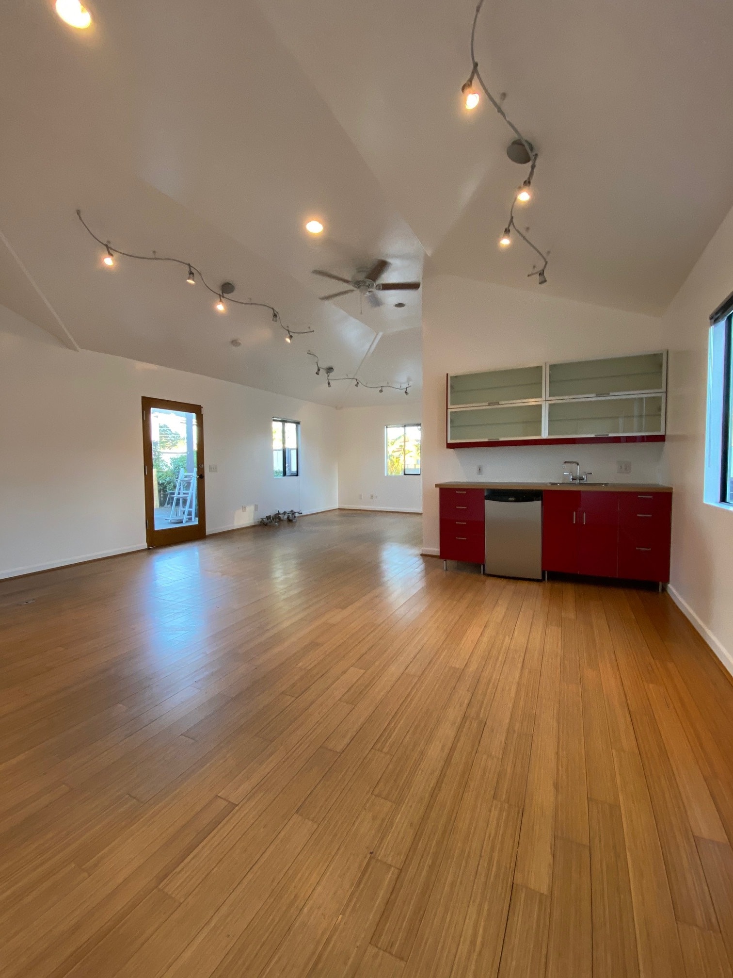 3379-3383 Robertson Pl, Los Angeles, CA à louer Photo intérieure- Image 1 de 3