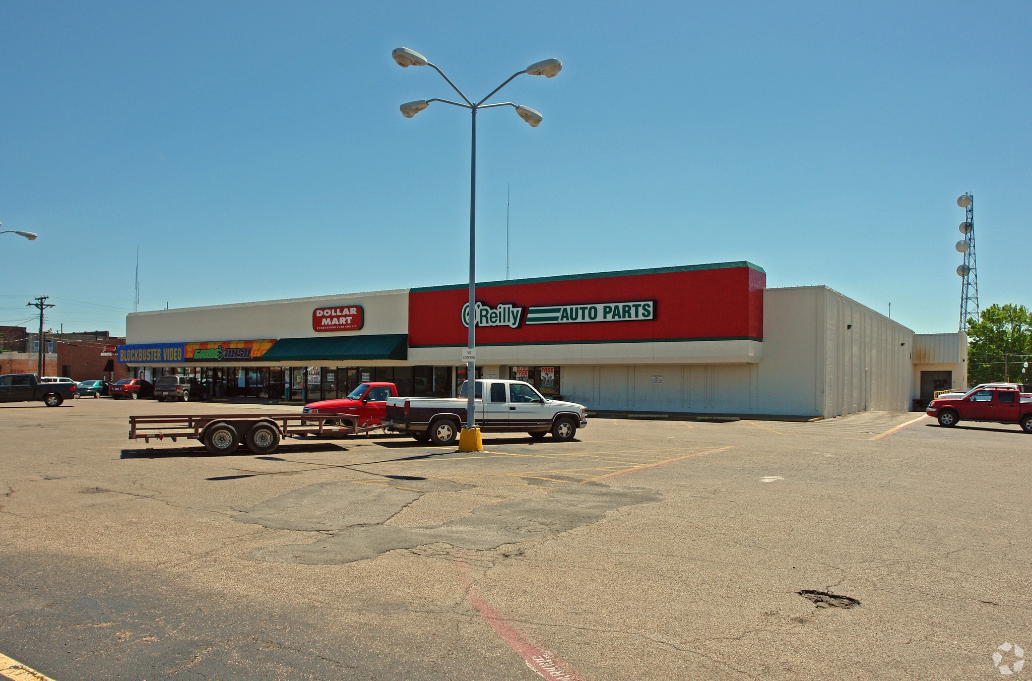 305 W Ennis Ave, Ennis, TX for lease Primary Photo- Image 1 of 4