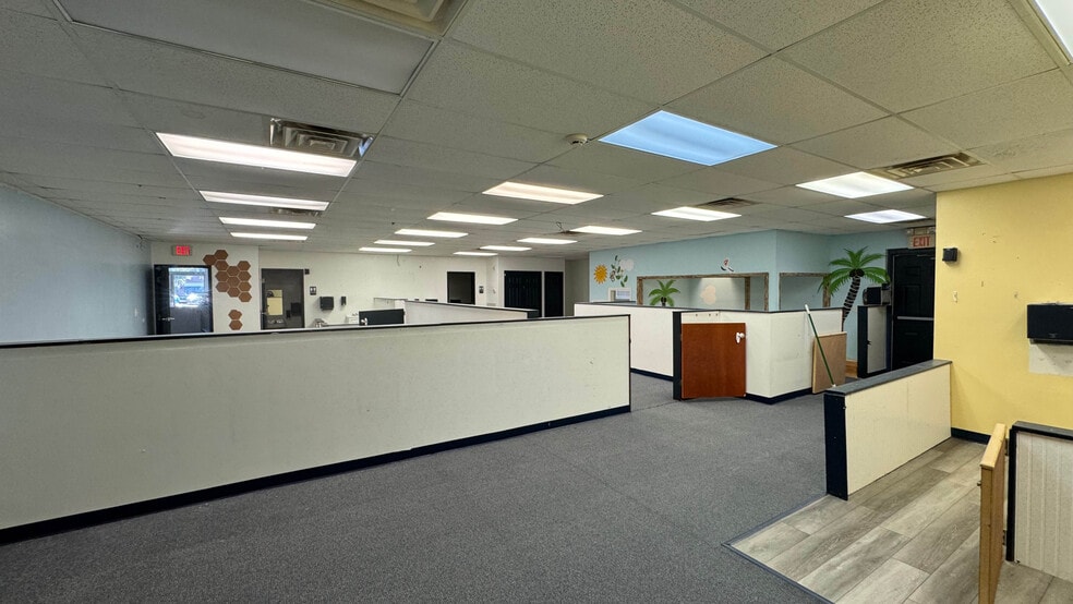 12246 San Jose Blvd, Jacksonville, FL for lease - Interior Photo - Image 2 of 5