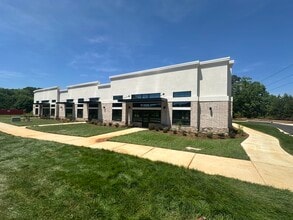 7521 Eastern Medical Dr, Denver, NC à louer Photo intérieure- Image 2 de 4