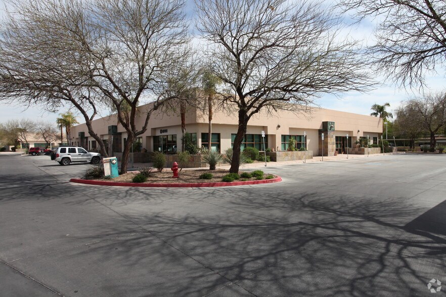 3010 W Charleston Blvd, Las Vegas, NV à louer - Photo du bâtiment - Image 1 de 8