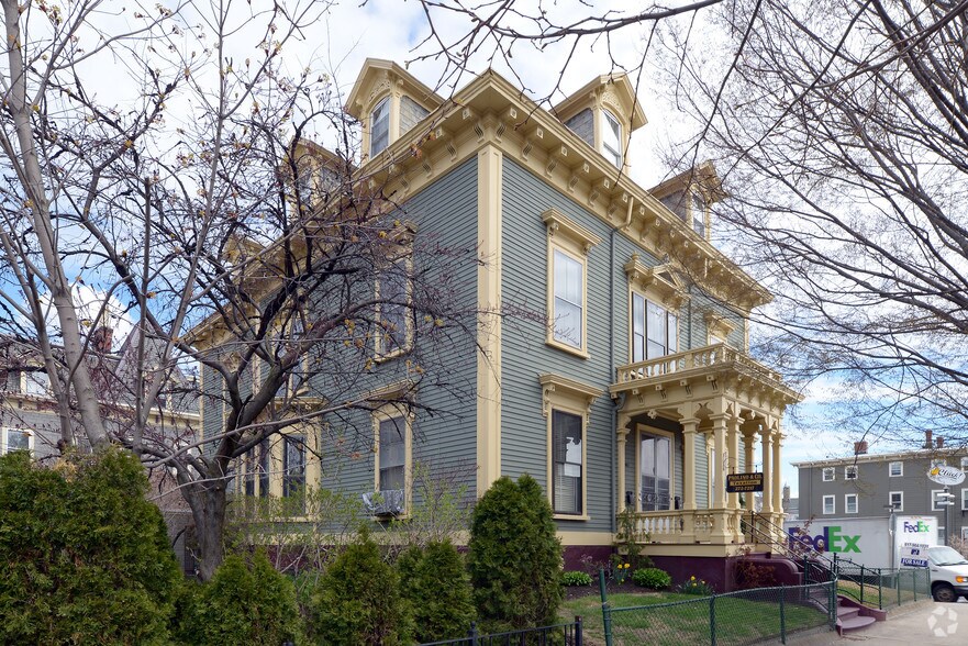 401 Broadway, Providence, RI à vendre - Photo du bâtiment - Image 3 de 38