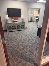 808-812 Lyndon Ln, Louisville, KY for lease Interior Photo- Image 2 of 6