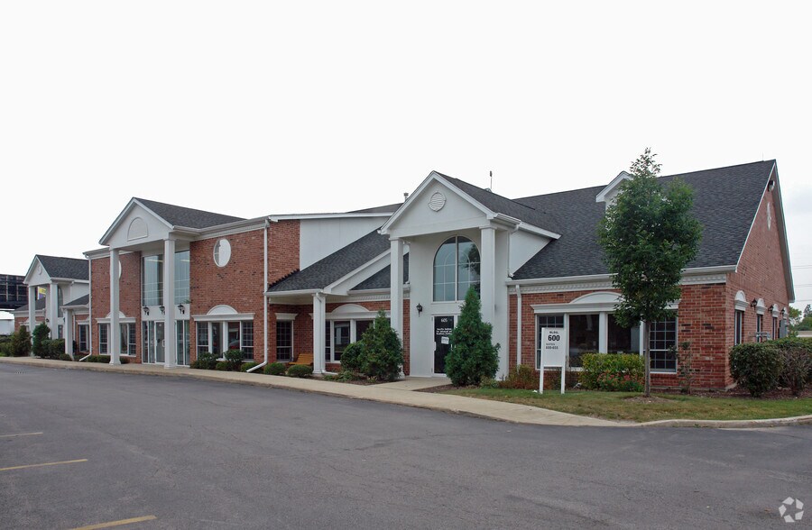 33 W Higgins Rd, South Barrington, IL à vendre - Photo du bâtiment - Image 1 de 3