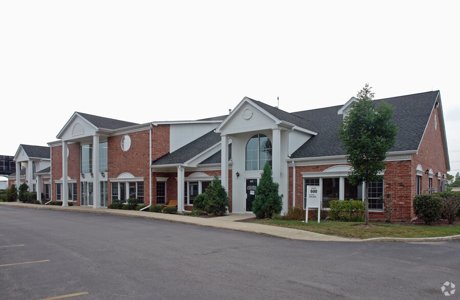 33 W Higgins Rd, South Barrington, IL à vendre - Photo du bâtiment - Image 1 de 3