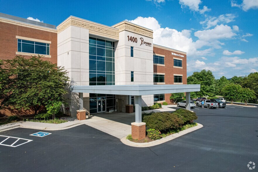 1400 Dowell Springs Blvd, Knoxville, TN à louer - Photo du bâtiment - Image 3 de 5