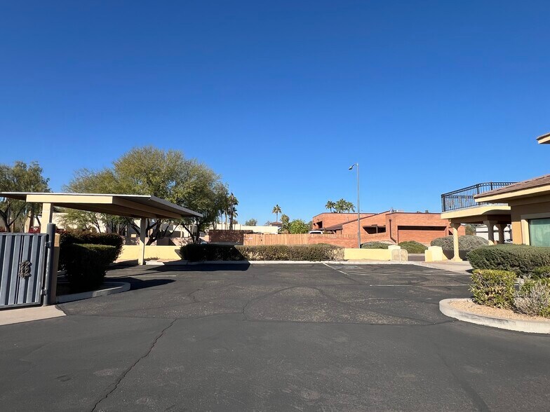 16448 N 40th St, Phoenix, AZ à vendre - Photo du bâtiment - Image 3 de 22