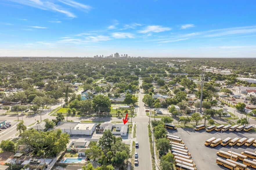 575 49th St S, Saint Petersburg, FL à vendre - Photo du bâtiment - Image 3 de 14