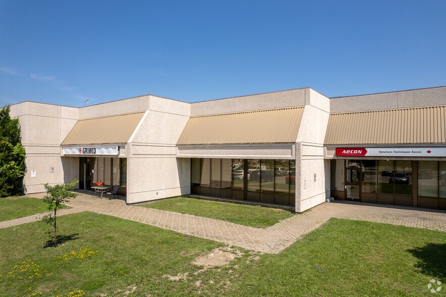 2102-2150 32e Av, Montréal, QC à louer - Photo du bâtiment - Image 3 de 11