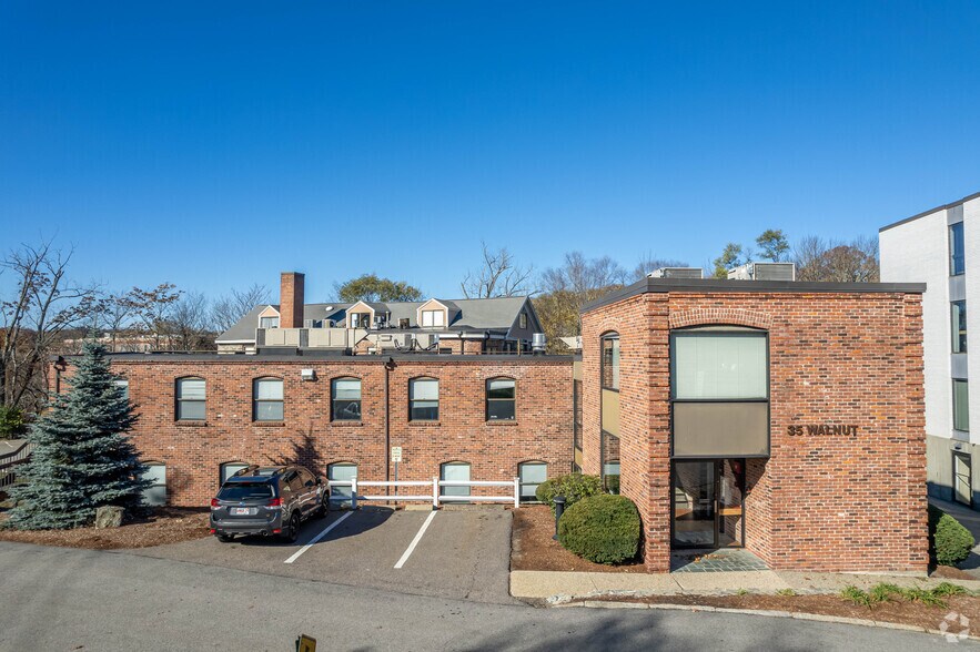 35 Walnut St, Wellesley, MA à louer - Photo du bâtiment - Image 3 de 6