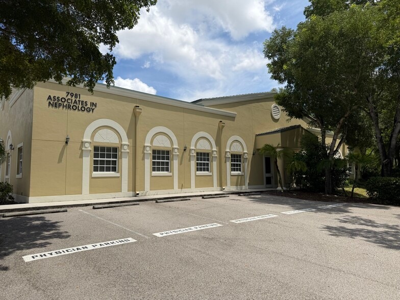 7981 Gladiolus Dr, Fort Myers, FL for lease - Building Photo - Image 3 of 9
