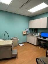 4655 N Port Washington Rd, Glendale, WI for lease Interior Photo- Image 2 of 5