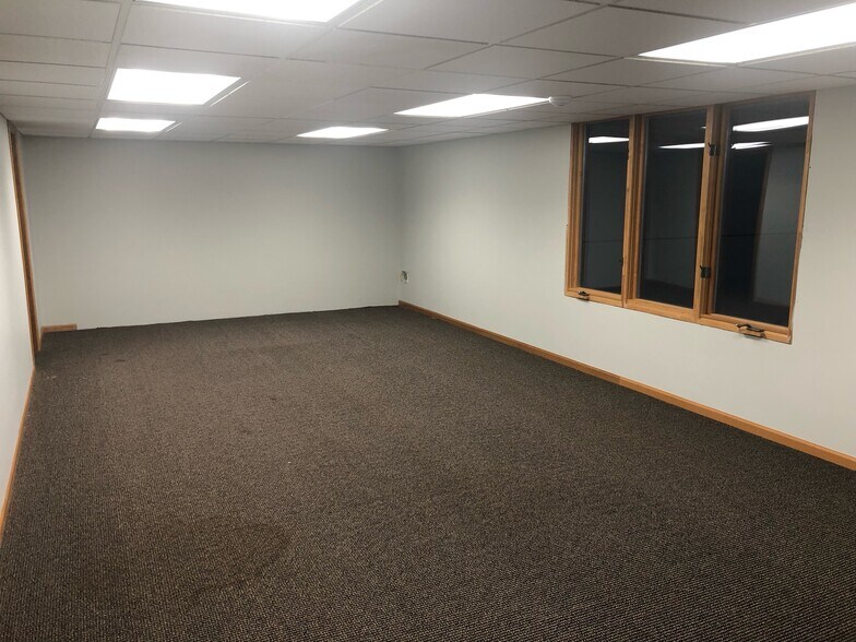 700 N Peace Rd, Dekalb, IL à vendre - Photo du bâtiment - Image 3 de 5