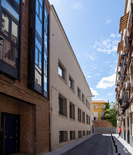Calle de Robledillo, 9, Madrid, Madrid à louer - Photo du bâtiment - Image 2 de 6